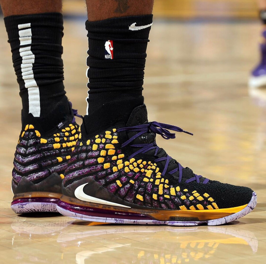 核心主题是